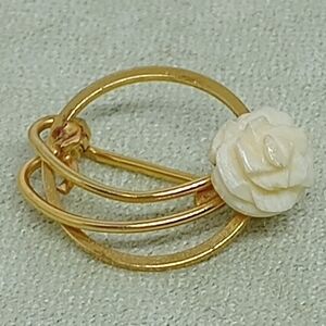 * vintage signed Wells 14K gold filled hand carved flower pin brooch
